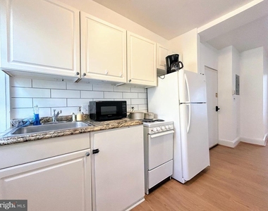 1544 Independence Avenue Se - Photo Thumbnail 3