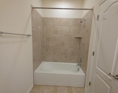 214 Roaming Dr - Photo Thumbnail 18