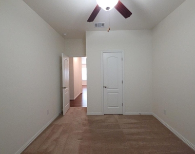 214 Roaming Dr - Photo Thumbnail 20
