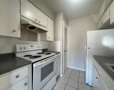 2619 Ektom Dr - Photo Thumbnail 4