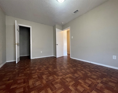 2619 Ektom Dr - Photo Thumbnail 5