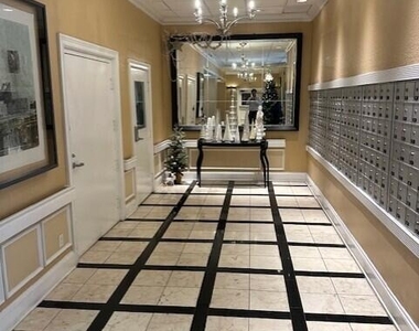 311 W Ashley Street - Photo Thumbnail 17