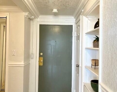 311 W Ashley Street - Photo Thumbnail 7