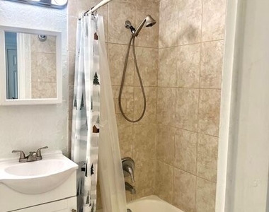 311 W Ashley Street - Photo Thumbnail 5