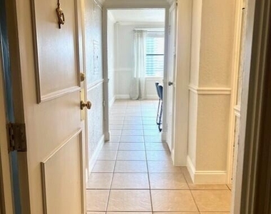 311 W Ashley Street - Photo Thumbnail 3