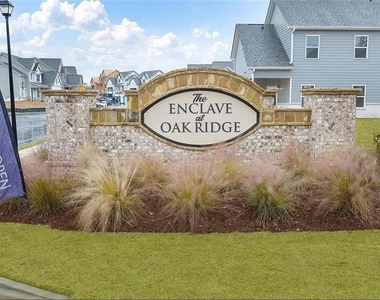 3792 Oak Rdige Drive - Photo Thumbnail 2