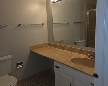 905 Surrey Drive - Photo Thumbnail 16