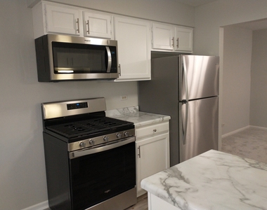905 Surrey Drive - Photo Thumbnail 2