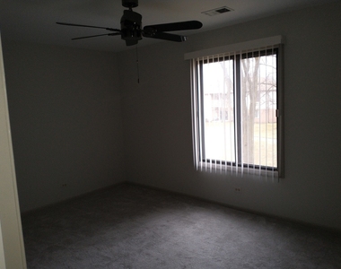 905 Surrey Drive - Photo Thumbnail 9