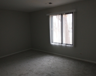 905 Surrey Drive - Photo Thumbnail 7