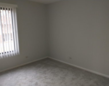 905 Surrey Drive - Photo Thumbnail 6