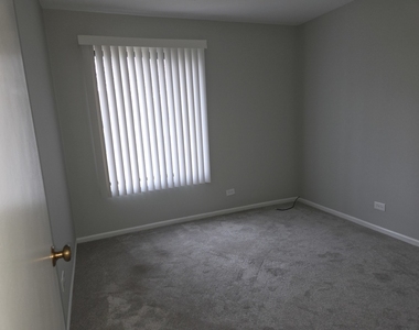 905 Surrey Drive - Photo Thumbnail 15