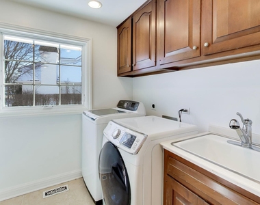 931 Coventry Drive - Photo Thumbnail 7