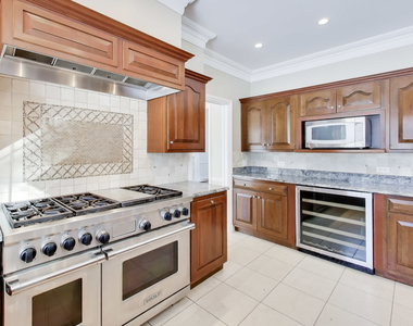 931 Coventry Drive - Photo Thumbnail 9