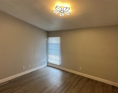 9550 Deering Drive - Photo Thumbnail 5