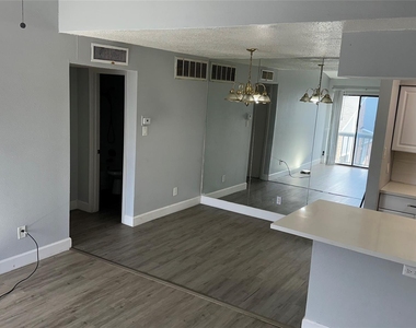 9550 Deering Drive - Photo Thumbnail 3