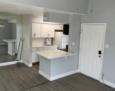 9550 Deering Drive - Photo Thumbnail 2