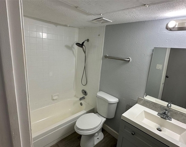 9550 Deering Drive - Photo Thumbnail 4