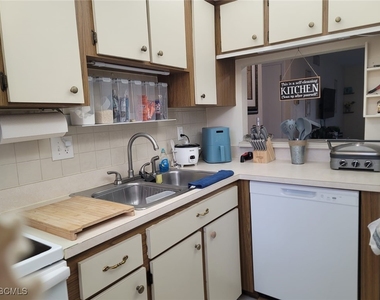 333 Joel Boulevard - Photo Thumbnail 2