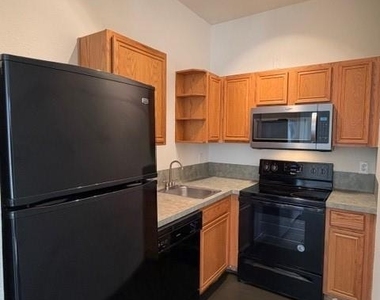 1112 Lawrence - Photo Thumbnail 12
