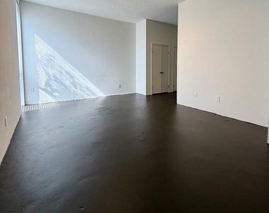 1112 Lawrence - Photo Thumbnail 10