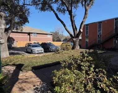 1112 Lawrence - Photo Thumbnail 2