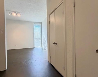 1112 Lawrence - Photo Thumbnail 4