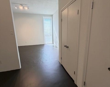 1112 Lawrence - Photo Thumbnail 5