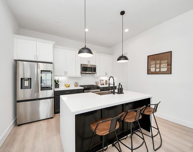 2524 Live Oak Street - Photo Thumbnail 16