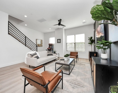 2524 Live Oak Street - Photo Thumbnail 21
