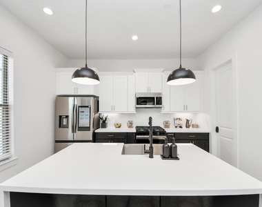 2524 Live Oak Street - Photo Thumbnail 17