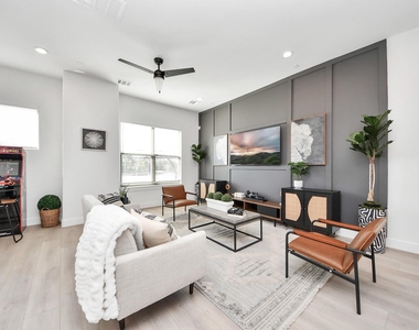 2524 Live Oak Street - Photo Thumbnail 24