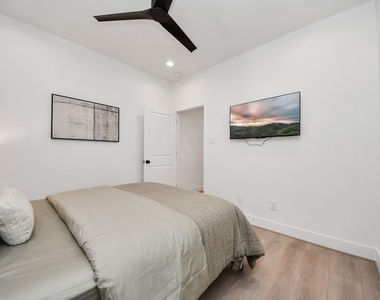 2524 Live Oak Street - Photo Thumbnail 32