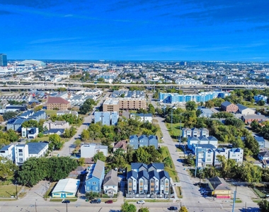 2524 Live Oak Street - Photo Thumbnail 2