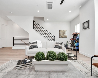 2524 Live Oak Street - Photo Thumbnail 27