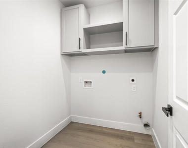 8056 Meadowbrook Drive - Photo Thumbnail 17