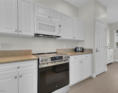 7925 Mahogany Run Lane - Photo Thumbnail 12