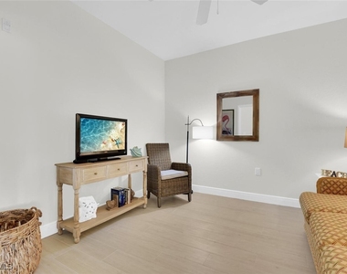7925 Mahogany Run Lane - Photo Thumbnail 15