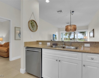 7925 Mahogany Run Lane - Photo Thumbnail 10