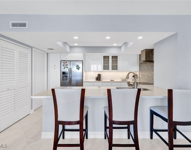 3215 Gulf Shore Boulevard N - Photo Thumbnail 8