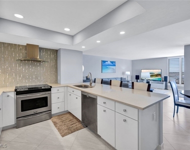 3215 Gulf Shore Boulevard N - Photo Thumbnail 6