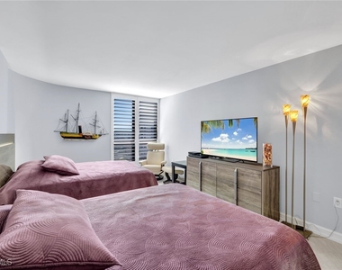 3215 Gulf Shore Boulevard N - Photo Thumbnail 11