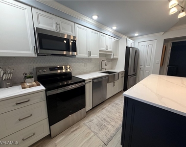 960 7th Street S - Photo Thumbnail 7