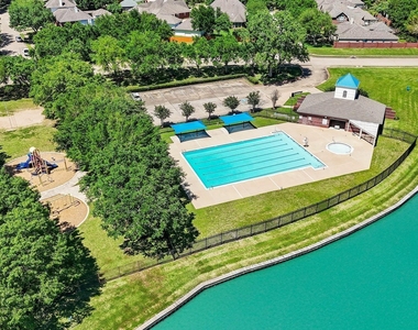 3531 Shoreview Lane - Photo Thumbnail 4