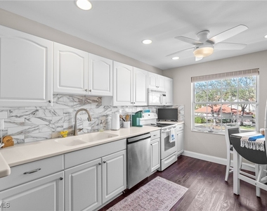 541 Windsor Square - Photo Thumbnail 4