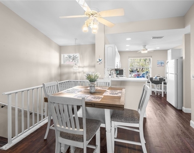 541 Windsor Square - Photo Thumbnail 3