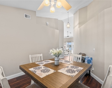 541 Windsor Square - Photo Thumbnail 8