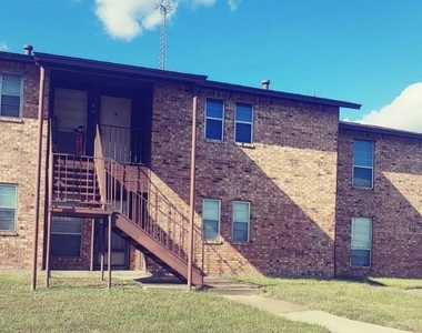 1510 E Loop 304 - Photo Thumbnail 2