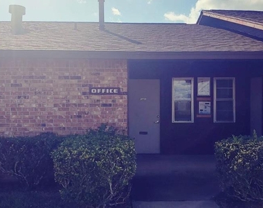 1510 E Loop 304 - Photo Thumbnail 4