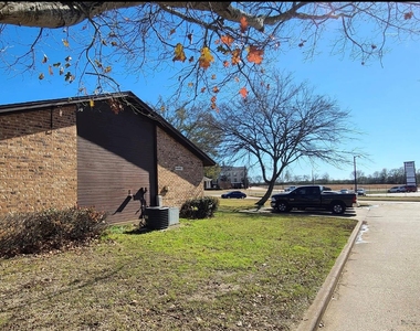 1510 E Loop 304 - Photo Thumbnail 6